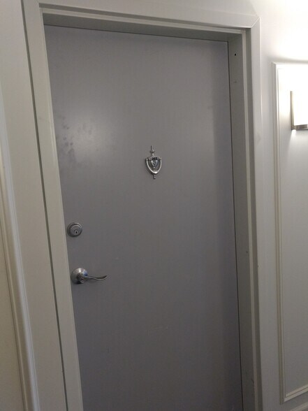 Unit entry - 5201 Carriageway Dr