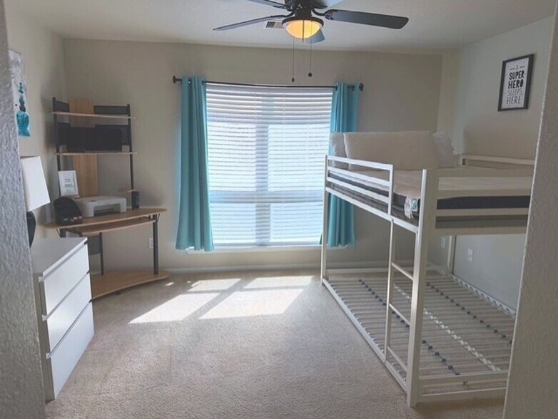 Building Photo - 1330 Yucca Mountain Dr