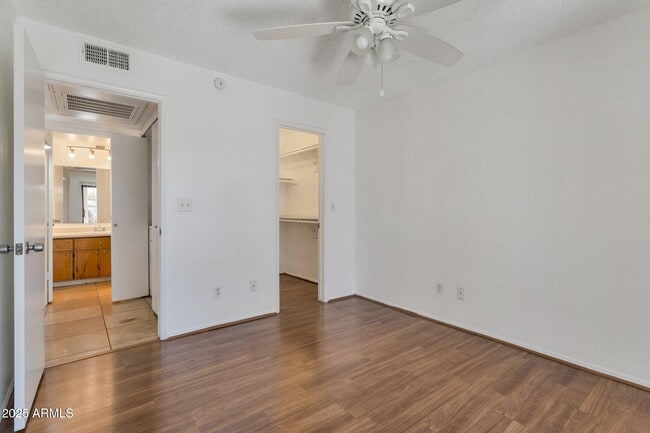 Building Photo - 4850 E Desert Cove Ave