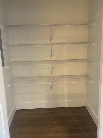 Building Photo - 114 McWhirter Pl