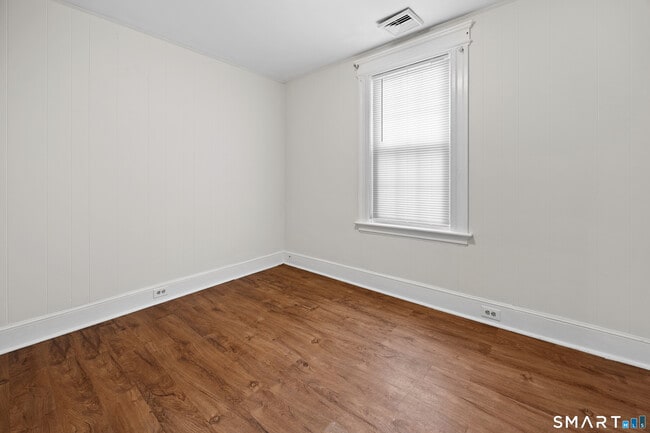 Building Photo - 254 Davis St