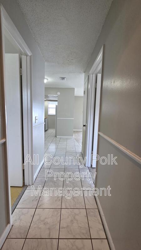 Building Photo - 927 S Buena Vista Dr