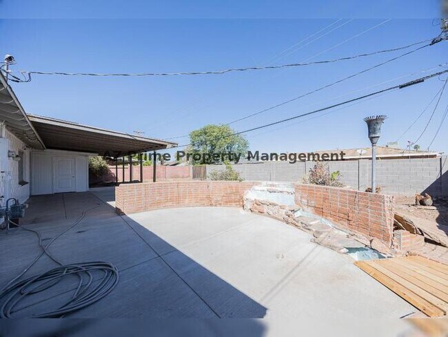 Building Photo - 8518 E Rancho Vista Dr