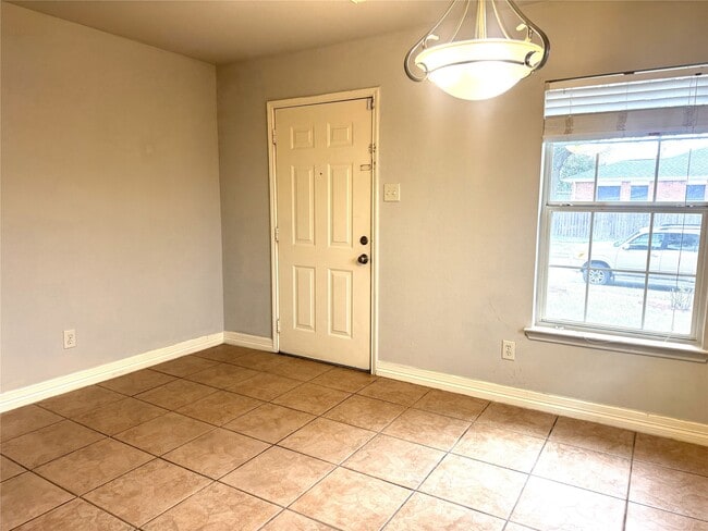 Building Photo - 8915 Canton Park Ln