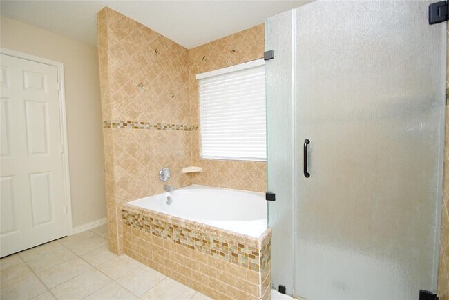 Building Photo - 17110 Fairway Glen Ct