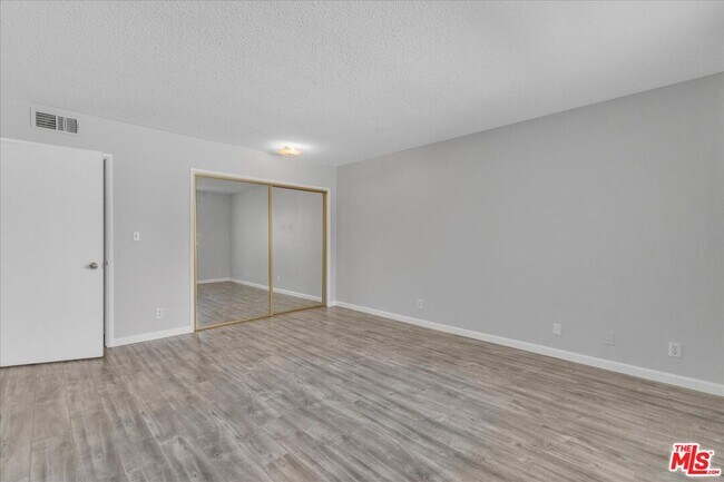 Building Photo - 4647 Willis Ave