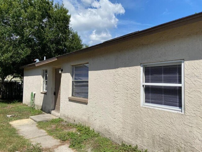 Building Photo - 3149 Huron Ave