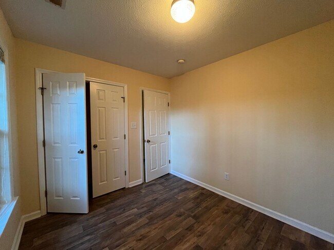 Building Photo - HALF OFF FIRST FULL MONTHS RENT!