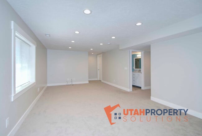 Building Photo - 4963 W Sarasota Ln