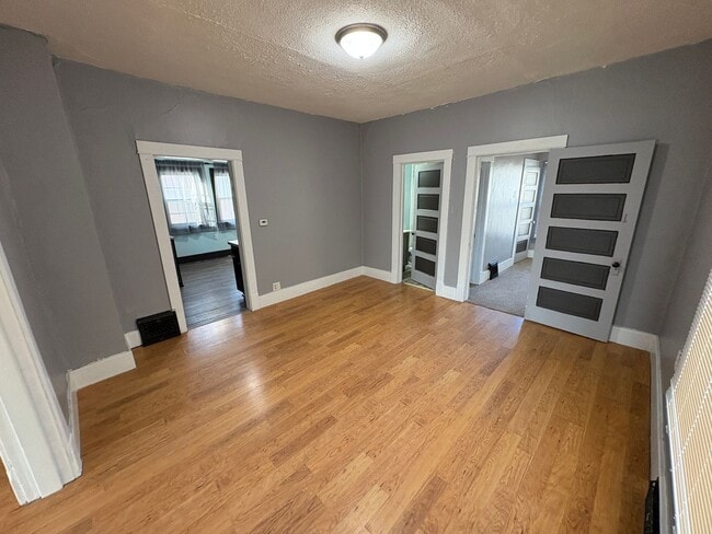 Building Photo - Spacious Home with Huge Backyard, Laundry included