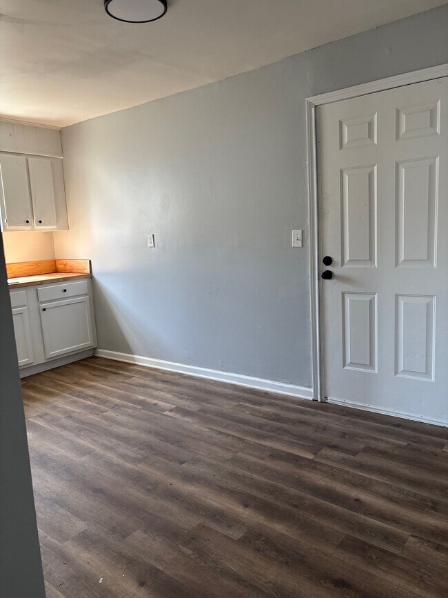 Building Photo - 131 E Jefferson St