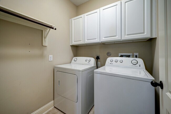 Building Photo - 5535 Kiam St