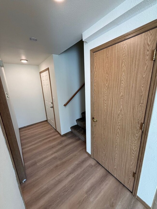 Building Photo - 3 bedroom 2.5 bathroom duplex with large fenced backyard available!!