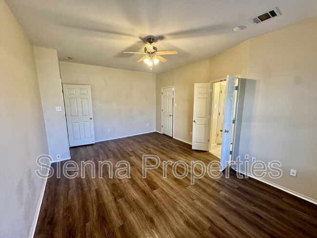 Building Photo - 909 House Creek Dr