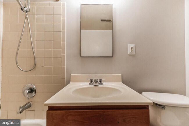 Building Photo - 1601 N Van Dorn St