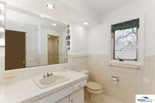 Building Photo - Beautiful 2,961 Sqft home in a Great Neighborhood!!