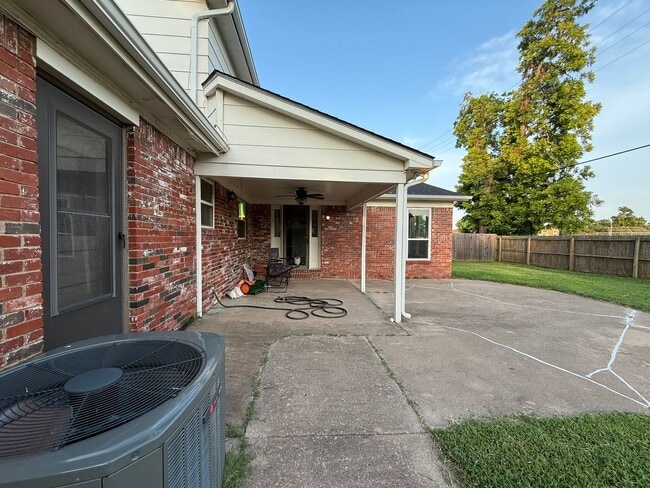 Building Photo - Spacious 4BR House in Tulsa
