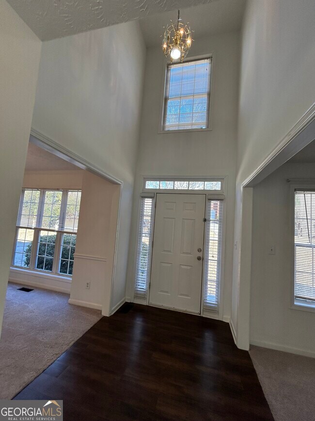 Building Photo - 2022 Whitfield Ln