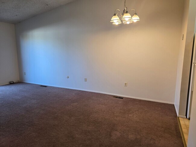 Building Photo - Eastland Duplex