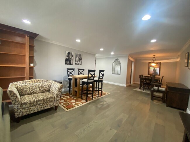 Building Photo - PRIME HOLLYWOOD CONDO!!! 2 Bed/2 Bath LUXURY LIVING!