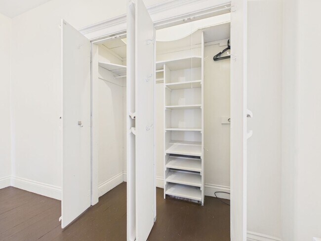 Building Photo - 221 N Spring St