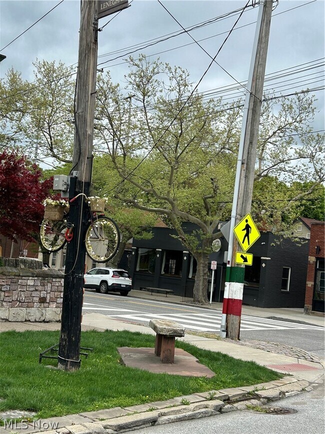 Building Photo - 1311 W 69th St