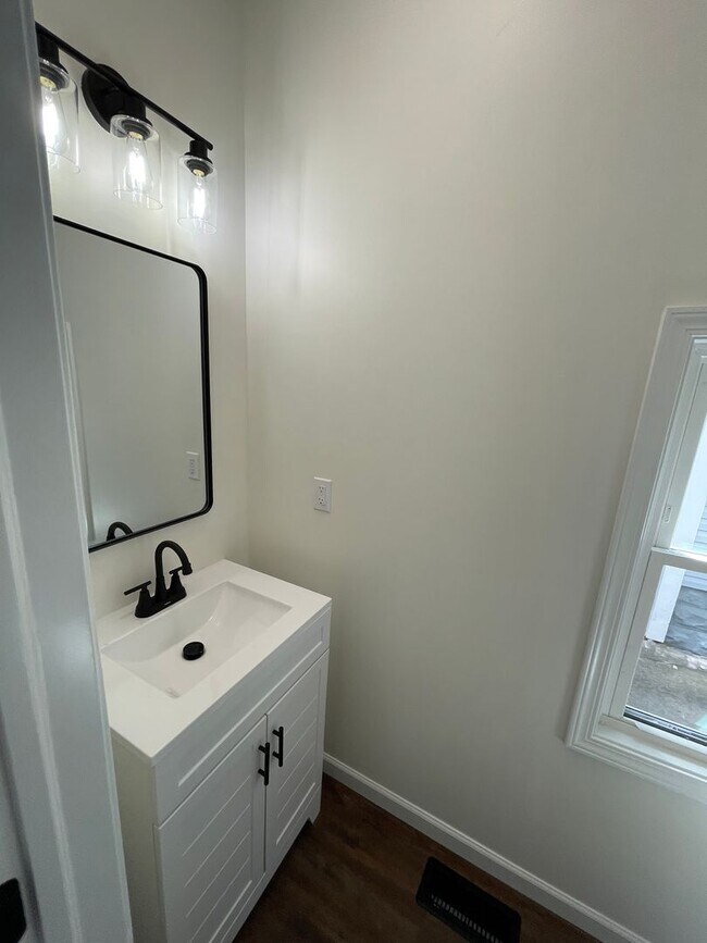 Building Photo - Fully Renovated 3BR/2.5BA Home in Merion Village