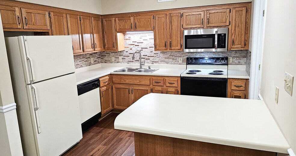 Building Photo - 140 Bright St