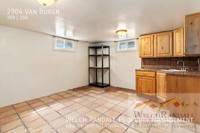 Building Photo - 2904 Van Buren Ave