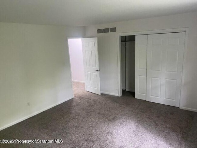 Building Photo - 1273 Chateau Dr