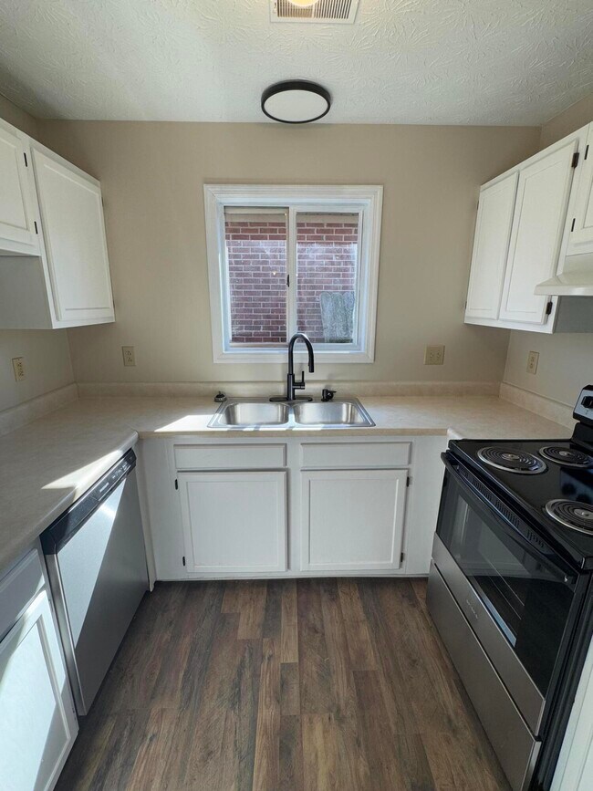 Building Photo - 1470 Vintage Cir