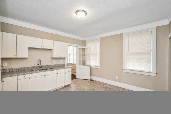 Building Photo - Updated 2-Bedroom Duplex – $800/month | Ta...