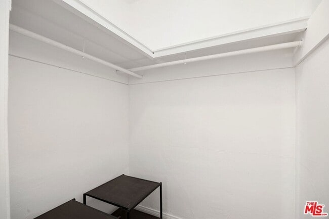 Building Photo - 436 Rexford Dr