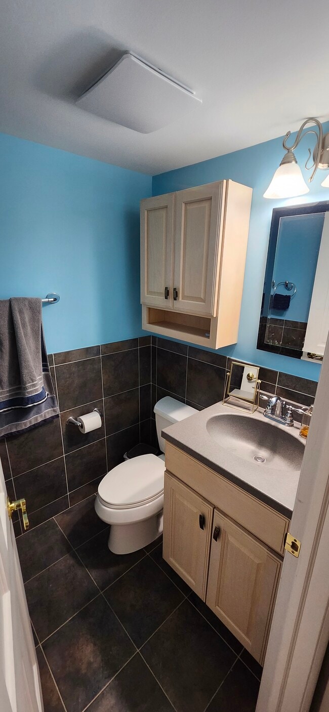 Building Photo - 539 Thorndale Dr