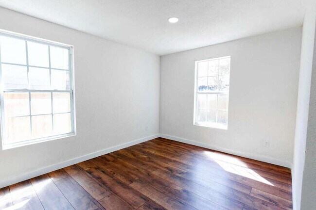 Building Photo - 146 Leroux St