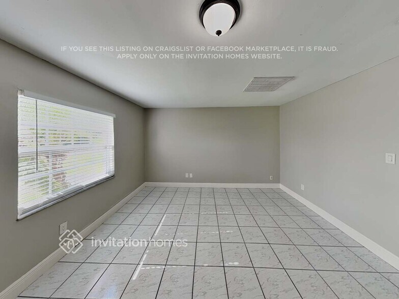 Building Photo - 302 Iowa Woods Cir W