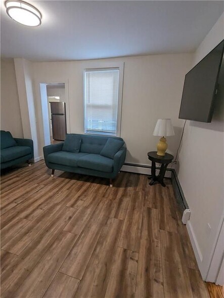 Building Photo - 37 Ann St