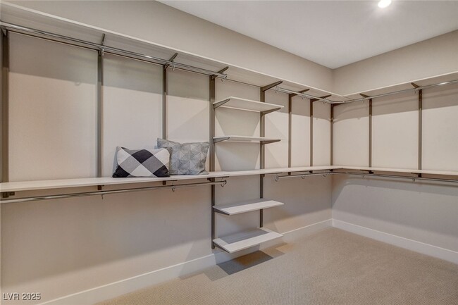 Building Photo - 3209 Vittoria Ave