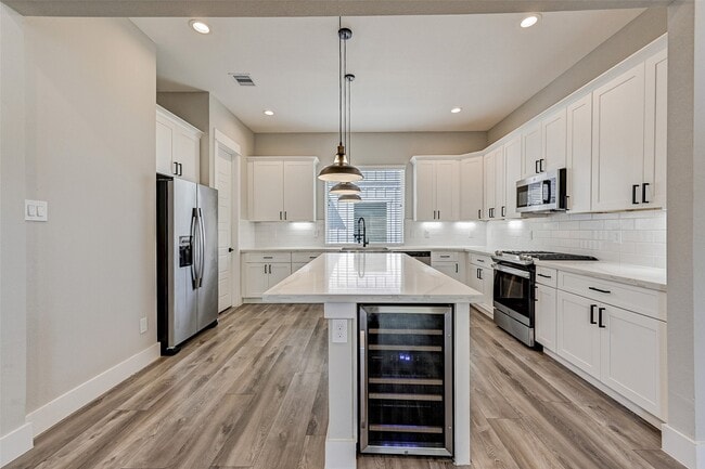 Building Photo - 1302 W 24th St