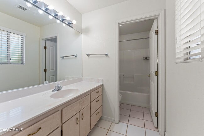 Building Photo - 2110 W Terrace Dr