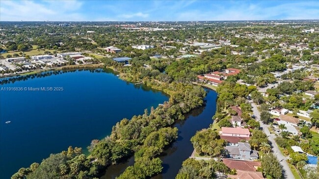 Building Photo - 413 NW 23rd Ave