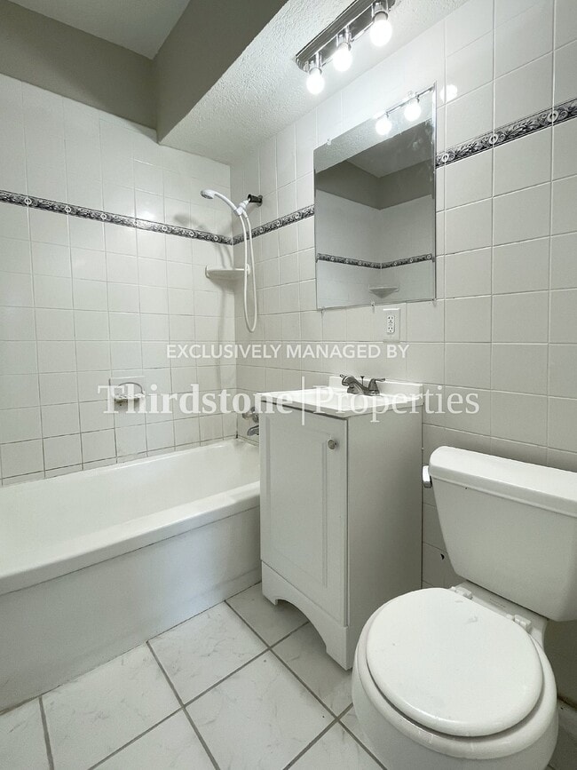 Building Photo - 10452 Pinehurst Dr