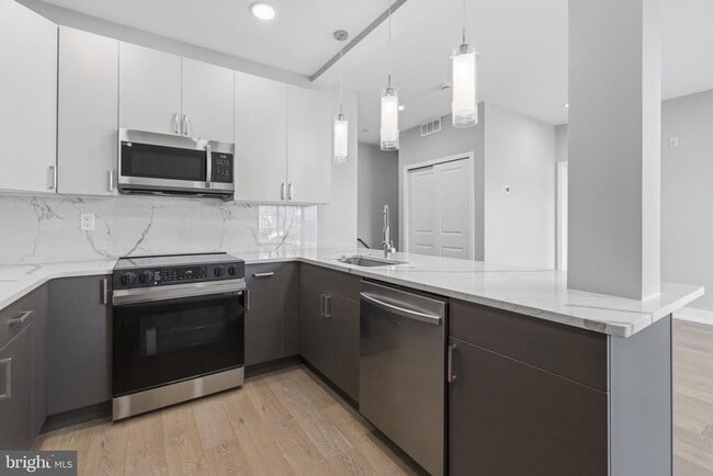 Building Photo - 1111 S 24th St