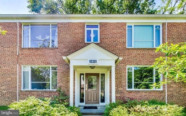 Building Photo - 10301 Montrose Ave