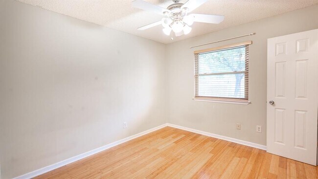 Building Photo - 11606 Parkfield Dr
