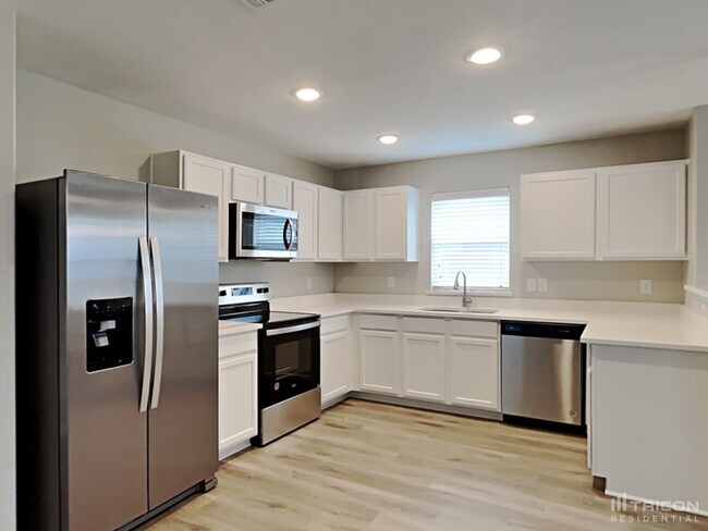 Building Photo - 2013 Cedarwood Dr