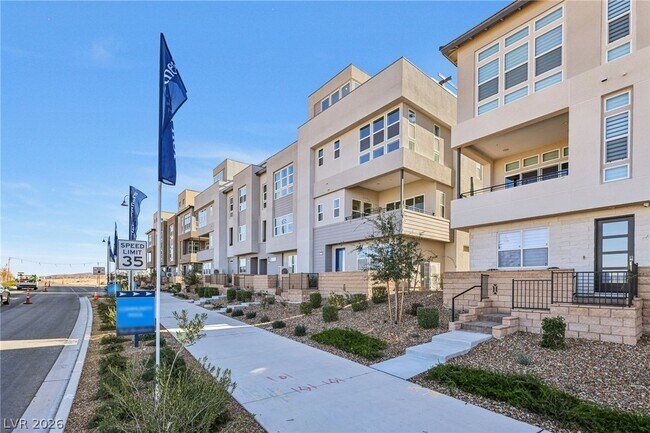 Building Photo - 3338 Esker Rdg Ave