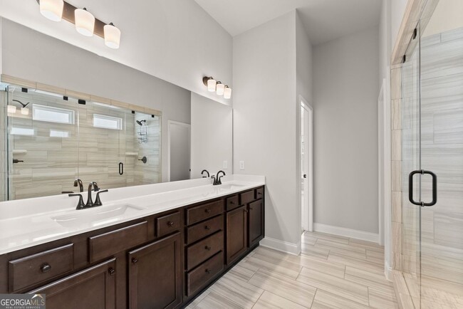 Building Photo - 4656 Silver Oak Dr