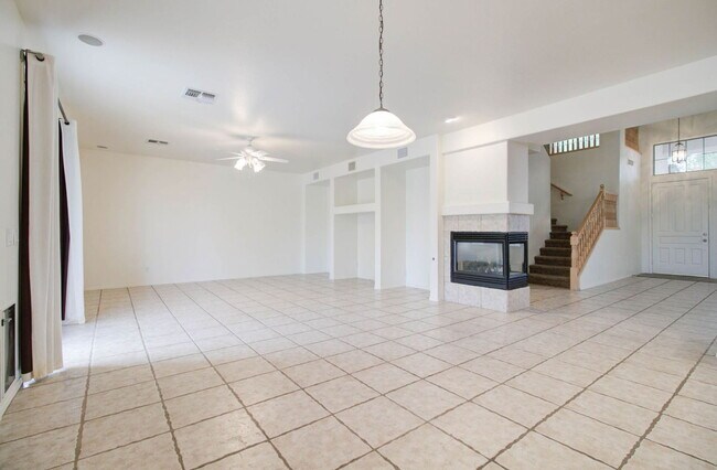 Building Photo - 2026 E County Down Dr