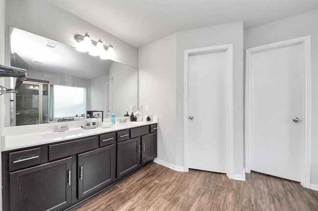 Building Photo - 2643 Ridgeback Dr